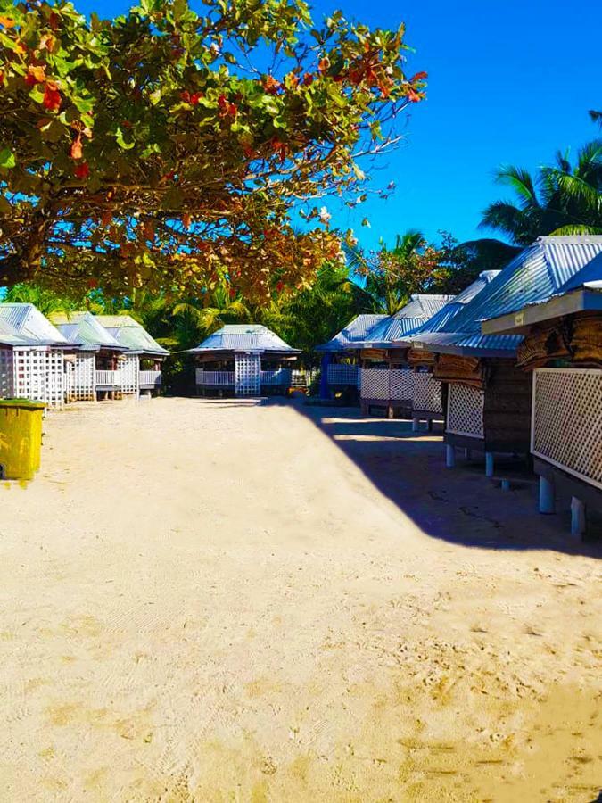 Готель Vacation Beach Fales Manase Екстер'єр фото